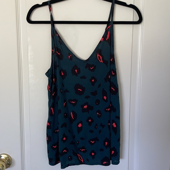 ⭐️NEW⭐️ Green and Pink Leopard Tank Top - Picture 4 of 11